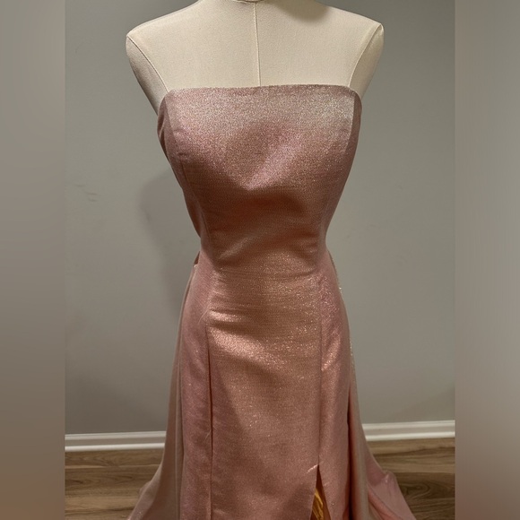 Simple in the front, gorgeous details in the back. NWT sz 10. - Picture 2 of 5